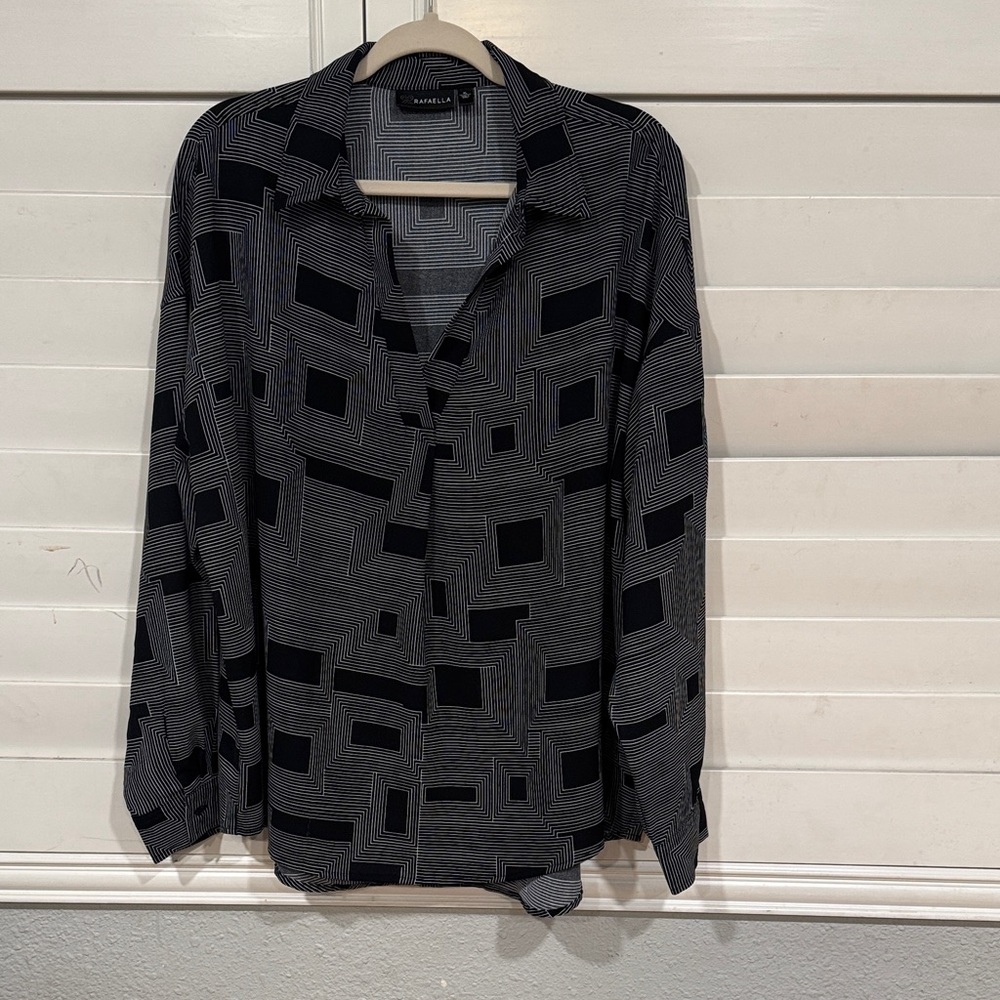 Rafaella Black and White Geometric Top